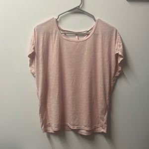 🤑 Flowy light pink shirt